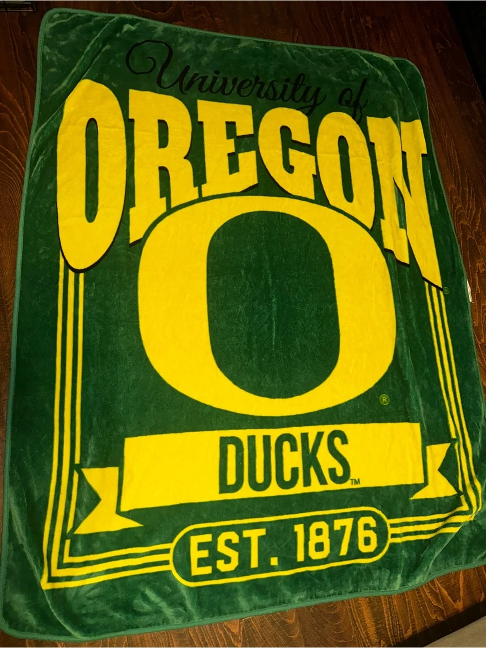 Oregon Ducks label-design plush throw blanket